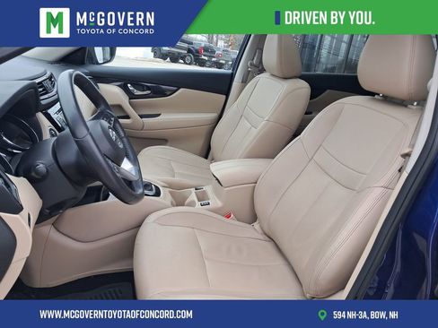 Used 2017 Nissan Rogue SL w/ SL Premium Package image 10