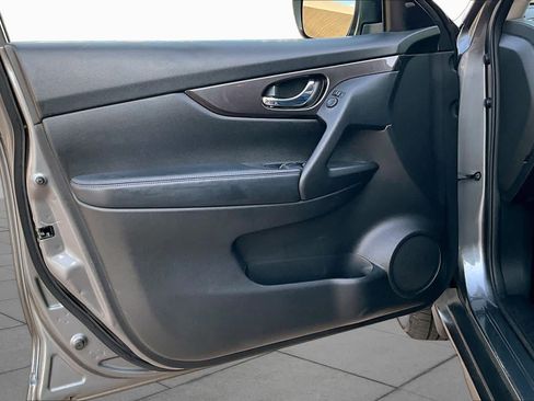 Used 2019 Nissan Rogue SV FWD image 24