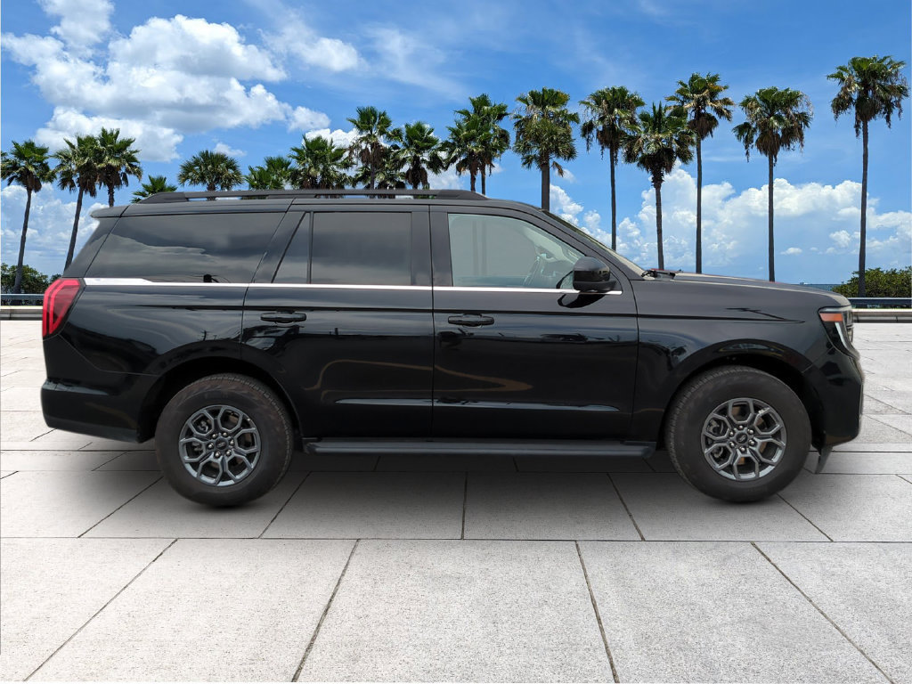 Certified 2025 Ford Expedition Active AWD/4WD image 8