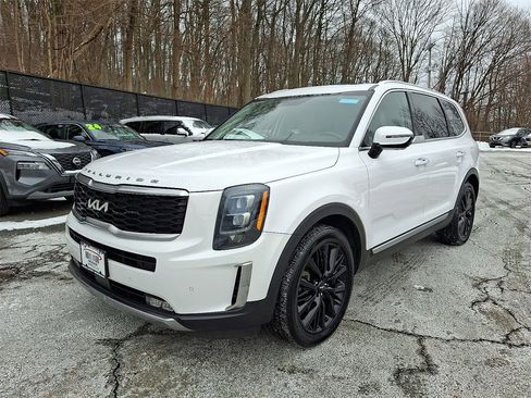 Used 2022 Kia Telluride SX w/ SX Prestige Package image 3