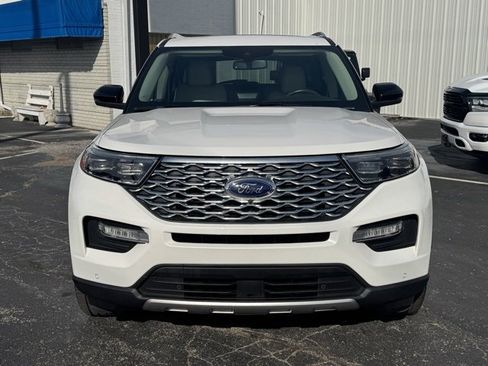 Used 2020 Ford Explorer Platinum w/ Premium Technology Package image 2