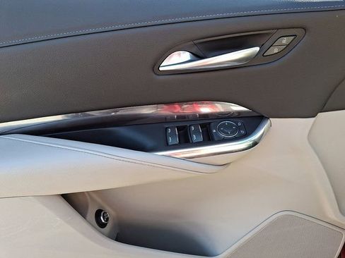 Certified 2021 Cadillac XT4 Luxury w/ Cold Weather Package image 14