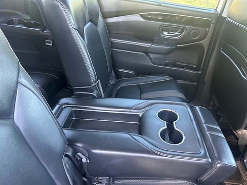 Used 2024 Honda Pilot Touring image 11