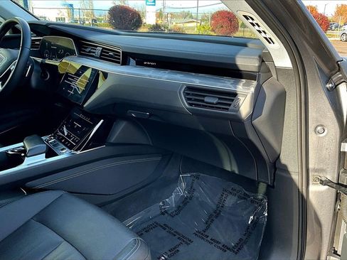 Used 2021 Audi e-tron Premium Plus w/ Premium Plus Package image 20