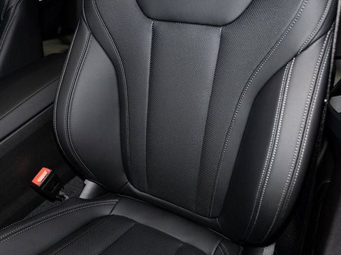 Used 2025 BMW 330i xDrive Sedan w/ Convenience Package image 17