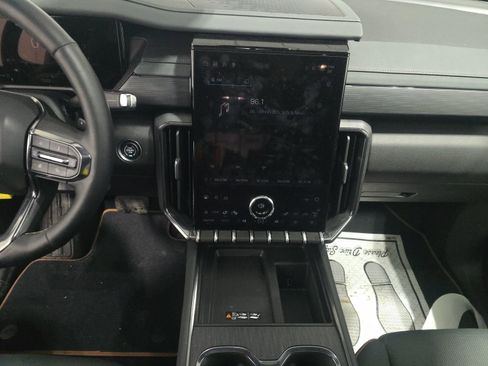 Used 2025 GMC Acadia AT4 image 9