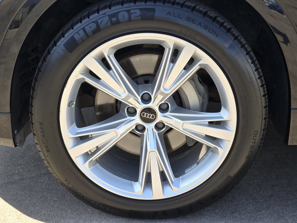 Certified 2023 Audi Q8 Premium Plus w/ Premium Plus Package AWD/4WD image 16