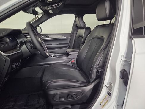 New 2026 Jeep Grand Cherokee L 2WD image 10