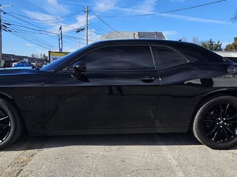 Used 2018 Dodge Challenger R/T w/ Blacktop Package image 8