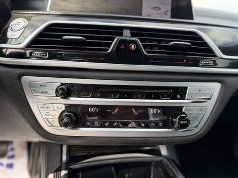 Used 2018 BMW 750i RWD image 18