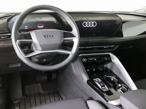 Used 2025 Audi Q5 Premium Plus image 11