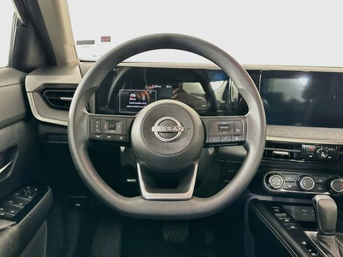 Used 2025 Nissan Kicks SV AWD/4WD image 18