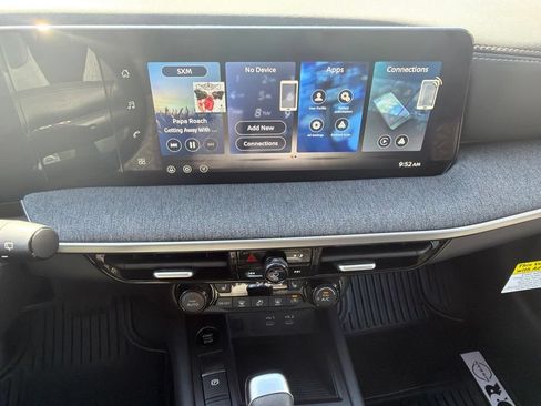 New 2026 Nissan Kicks SV w/ SV Premium Package FWD image 24