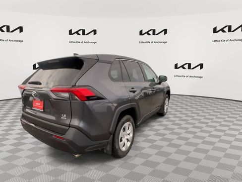 Used 2024 Toyota RAV4 LE AWD/4WD image 9