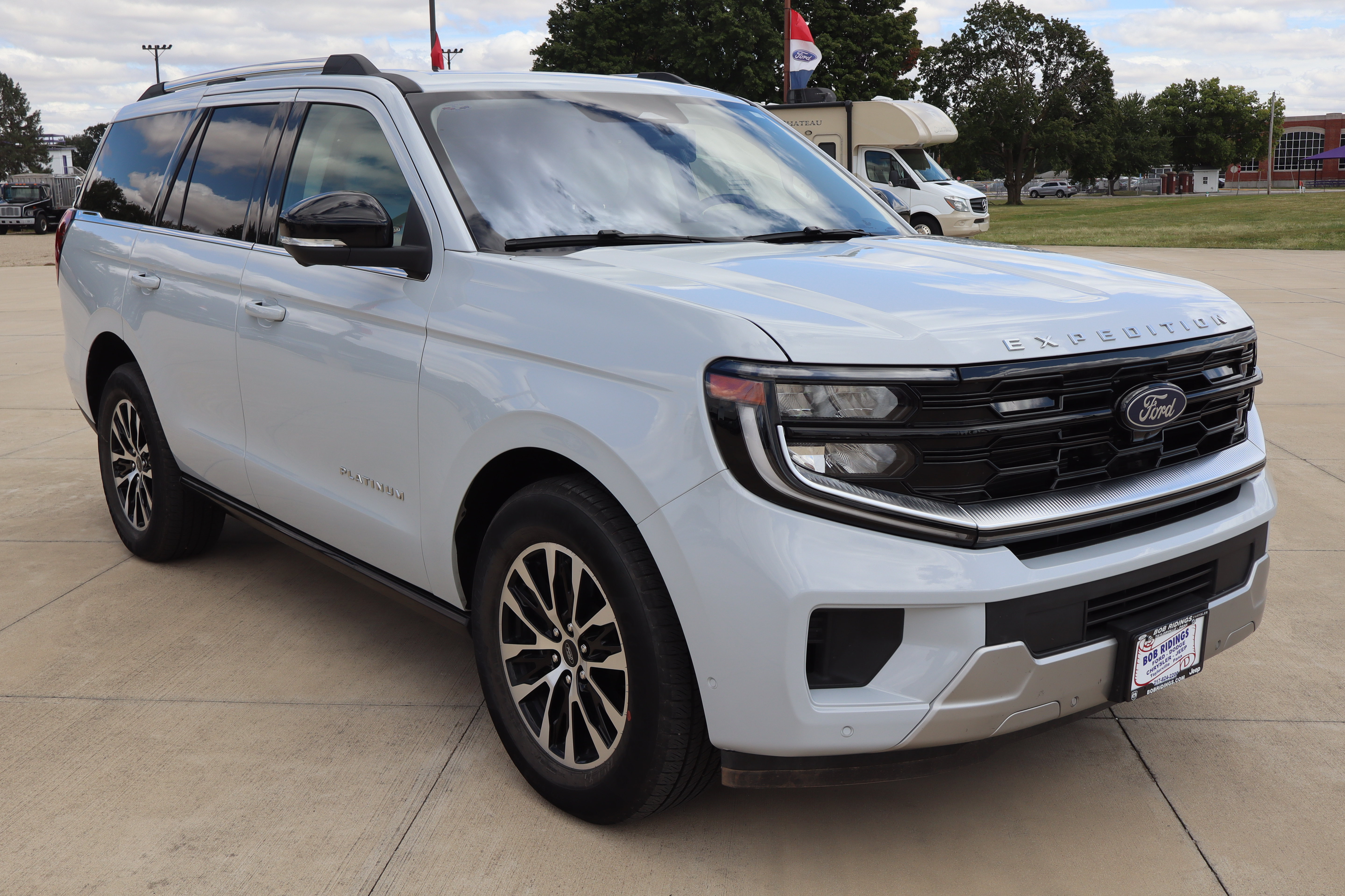 Used 2025 Ford Expedition Platinum AWD/4WD image 4