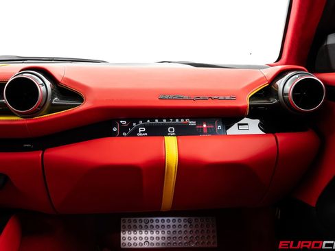 Used 2020 Ferrari 812 Superfast RWD image 40