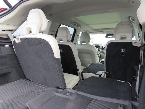 Used 2022 Volvo XC90 T6 Inscription w/ Advanced Package image 12