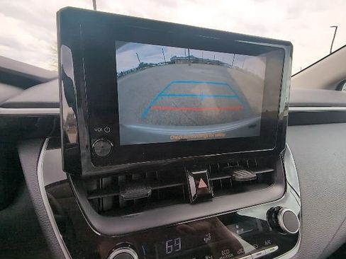 Used 2025 Toyota Corolla LE image 13