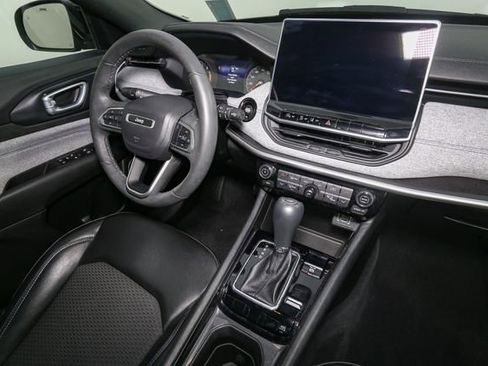 Used 2023 Jeep Compass Latitude w/ Convenience Group AWD/4WD image 19