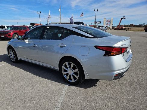Used 2022 Nissan Altima 2.5 SR image 3
