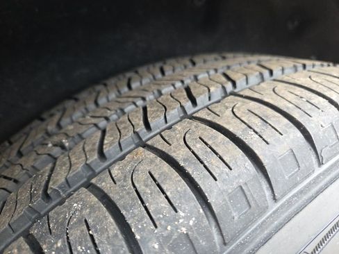 Used 2023 Chrysler Pacifica Touring-L FWD image 49