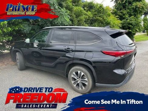 Used 2023 Toyota Highlander XLE FWD image 1