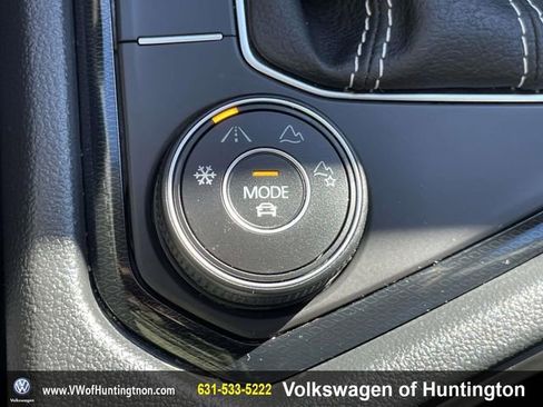 Certified 2025 Volkswagen Taos SE w/ Taos Adventure Package (SXB) image 30