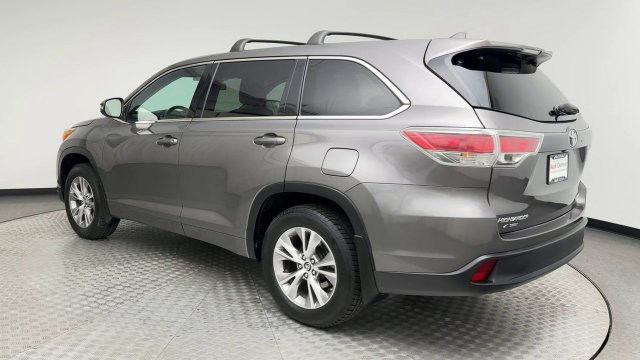 Used 2016 Toyota Highlander Plus AWD/4WD image 4