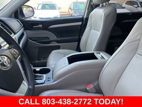 Used 2019 Toyota Highlander XLE FWD image 8