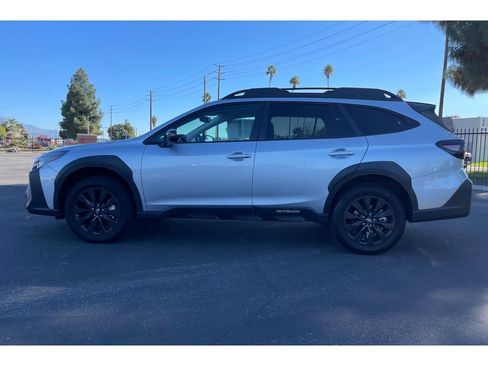 Used 2025 Subaru Outback Onyx Edition image 2
