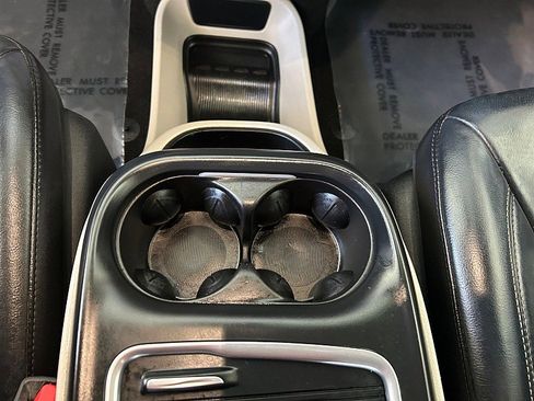 Used 2022 Chrysler Pacifica Touring-L image 29