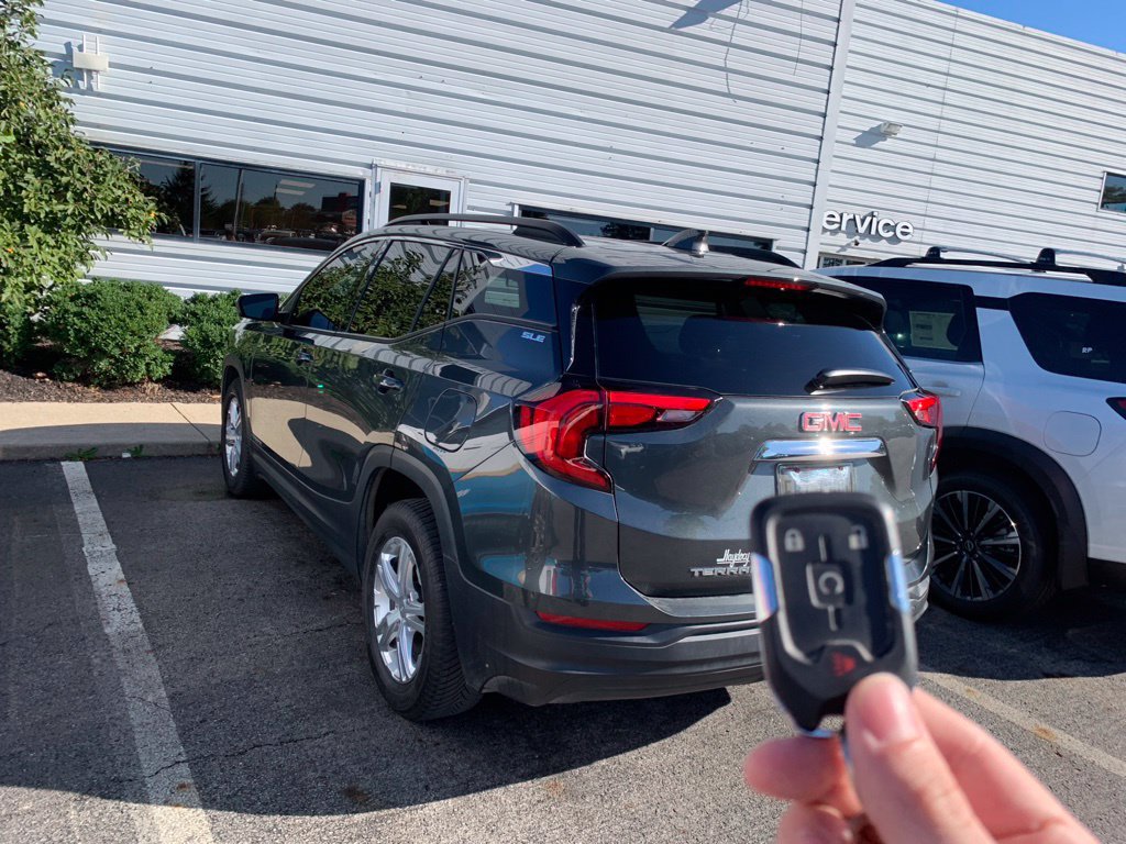Used 2019 GMC Terrain SLE w/ Driver Convenience Package FWD image 4