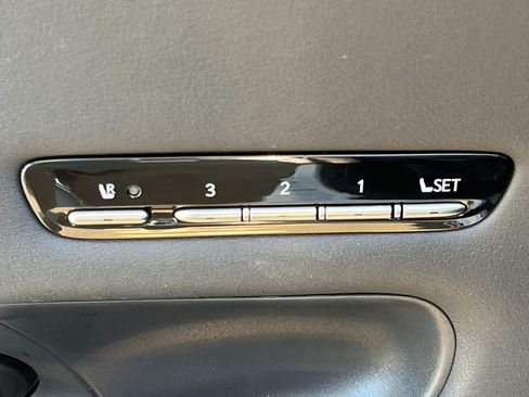 Used 2019 Lexus LS 500 F Sport w/ Accessory Package (Z1) AWD/4WD image 30
