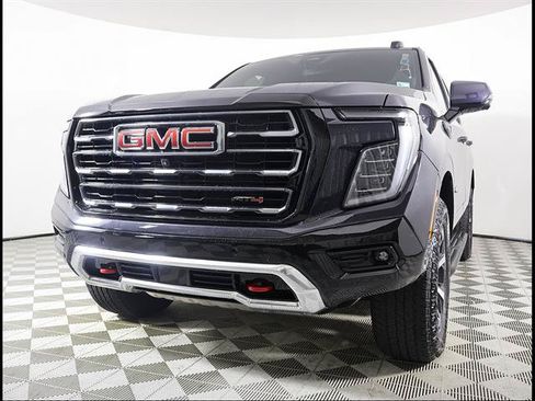 Used 2025 GMC Yukon AT4 AWD/4WD image 3