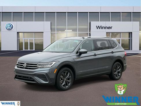 Used 2023 Volkswagen Tiguan SE image 1