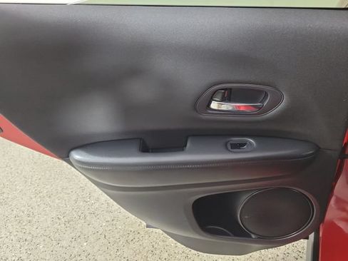 Used 2017 Honda HR-V LX image 14