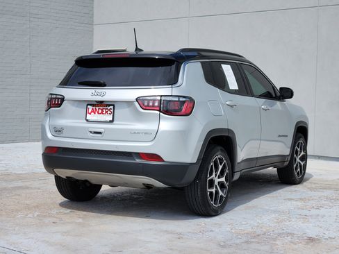 Used 2024 Jeep Compass Limited w/ Sun and Sound Group AWD/4WD image 8