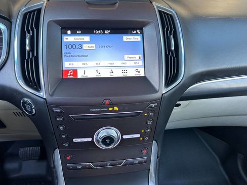 Used 2019 Ford Edge Titanium w/ Cold Weather Package AWD/4WD image 8