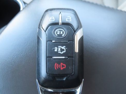 Used 2017 Lincoln MKX Select w/ Lincoln MKX Climate Package image 40