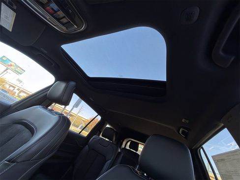 New 2025 Jeep Grand Cherokee L Altitude image 20