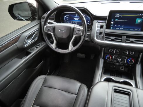 Used 2022 Chevrolet Suburban Z71 w/ Z71 Off-Road Package AWD/4WD image 9