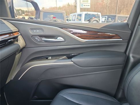 Used 2023 Cadillac Escalade ESV Luxury image 24