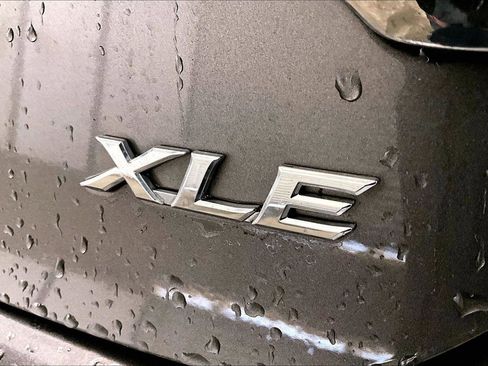 Used 2015 Toyota Camry XLE w/ Moonroof Package image 14