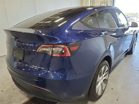 Used 2023 Tesla Model Y Long Range AWD/4WD image 9