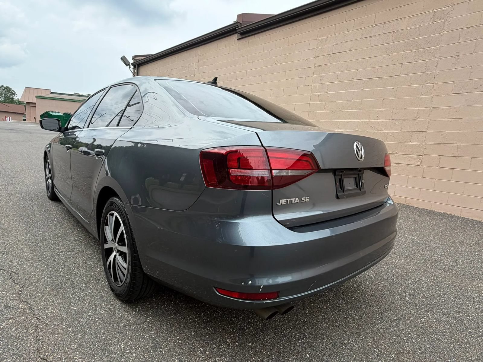 Used 2017 Volkswagen Jetta SE FWD image 5