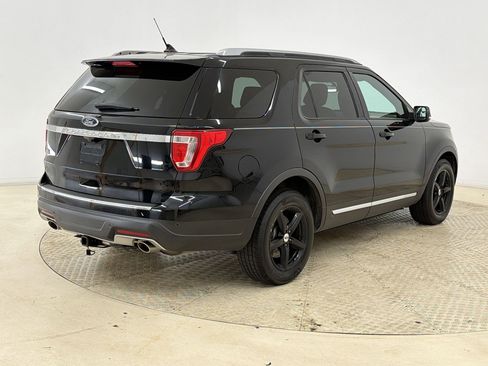 Used 2018 Ford Explorer XLT w/ Equipment Group 202A FWD image 9