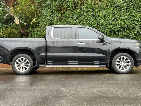Used 2019 Chevrolet Silverado 1500 High Country w/ Technology Package image 3