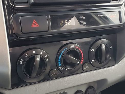 Used 2014 Toyota Tacoma PreRunner w/ SR5 Package image 20