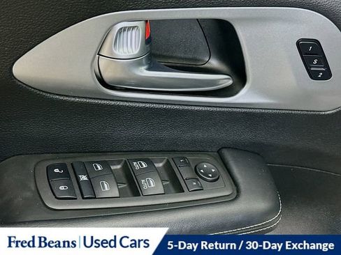 Used 2022 Chrysler Pacifica Touring-L w/ S Appearance Package image 19