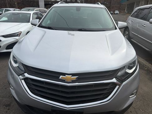 Used 2019 Chevrolet Equinox LT image 2